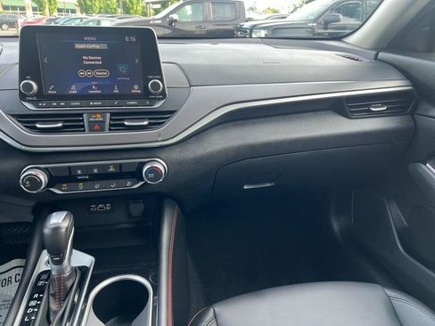 Used 2024 Nissan Altima 2.5 SR FWD image 10