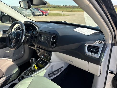 Used 2019 Jeep Compass Latitude image 25