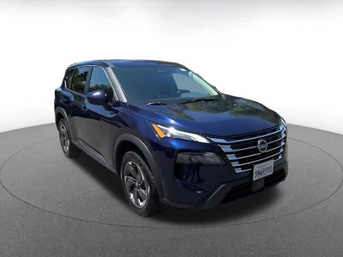 Used 2025 Nissan Rogue SV FWD image 3