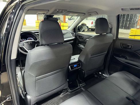 Used 2019 Toyota Highlander LE AWD/4WD image 27