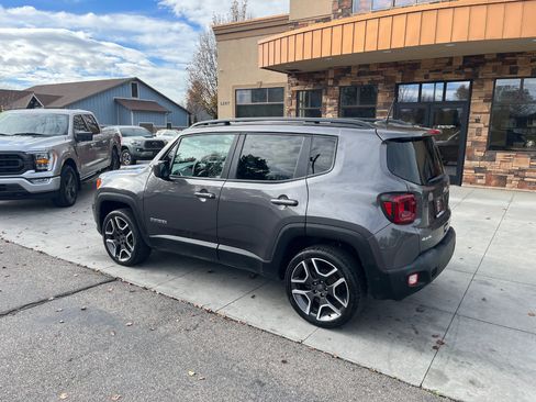 Used 2021 Jeep Renegade Latitude w/ Luxury Group I image 24