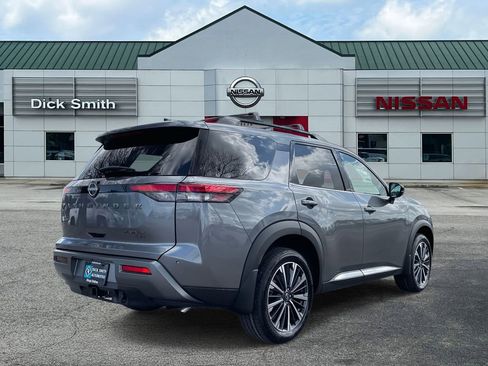 New 2026 Nissan Pathfinder Platinum image 6