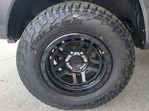 Used 2016 Toyota Tacoma TRD Sport w/ Premium & Technology Package image 6