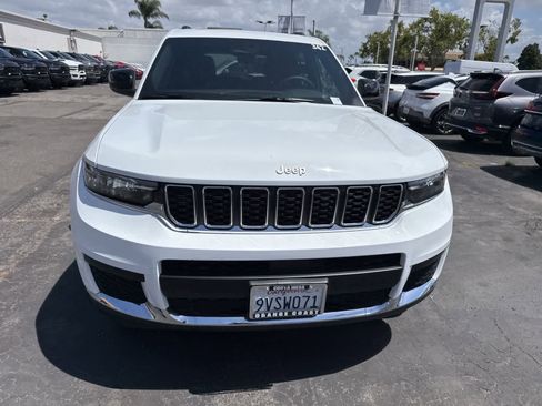 Used 2025 Jeep Grand Cherokee L Laredo RWD image 4