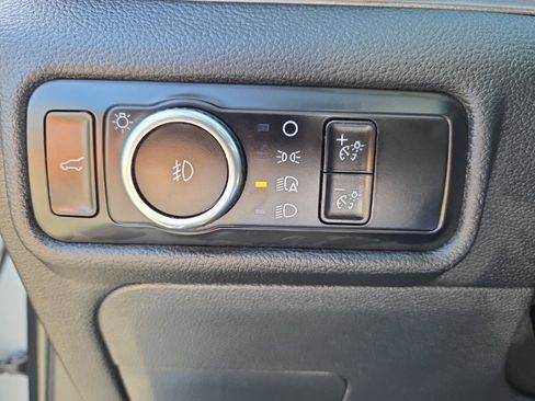 Used 2023 Ford Explorer Limited image 29