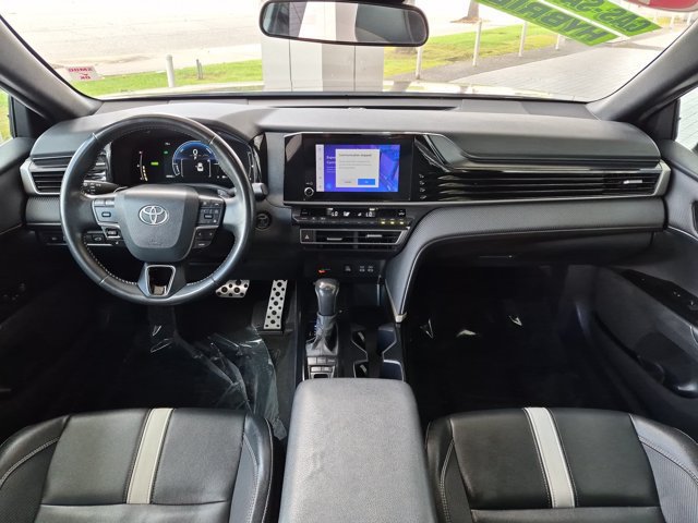 Used 2025 Toyota Camry SE FWD image 15