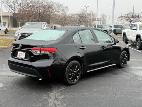 Used 2024 Toyota Corolla LE image 8