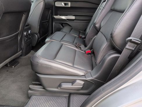 Used 2022 Ford Explorer Limited w/ Equipment Group 301A AWD/4WD image 19
