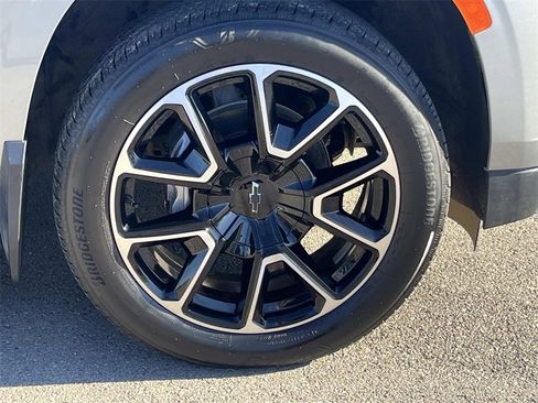 Used 2024 Chevrolet Suburban RST w/ Luxury Package image 11