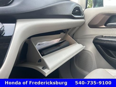 Used 2017 Chrysler Pacifica Touring-L Plus FWD image 21