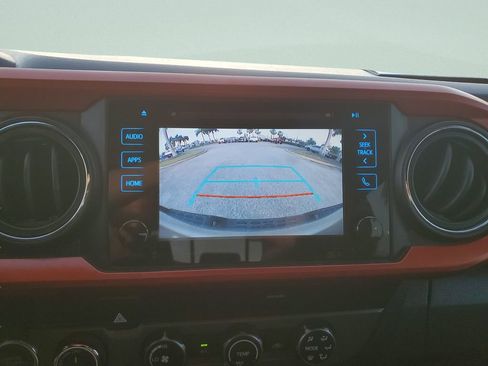 Used 2019 Toyota Tacoma TRD Off-Road AWD/4WD image 17