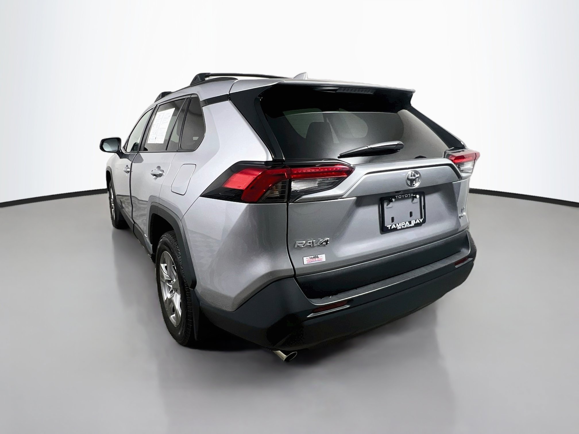 Used 2025 Toyota RAV4 LE AWD/4WD image 8