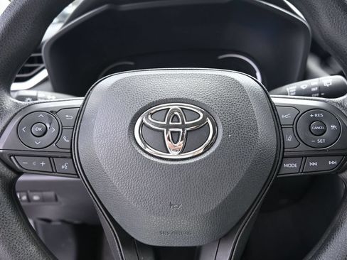 Used 2025 Toyota RAV4 LE AWD/4WD image 18