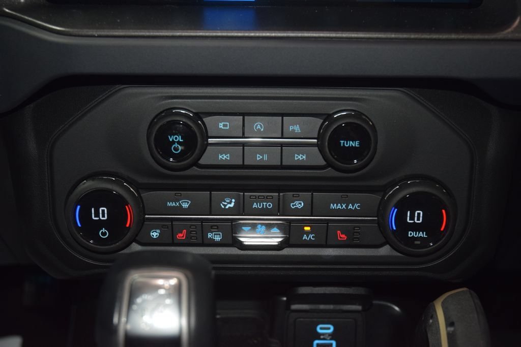 Used 2025 Ford Bronco Badlands AWD/4WD image 28