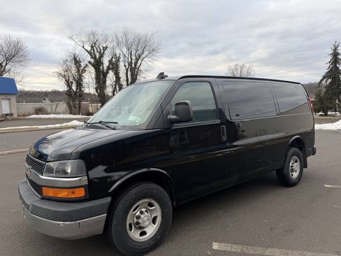 Used 2016 Chevrolet Express 2500 RWD image 2