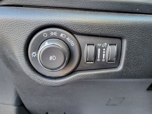 Used 2018 Chrysler Pacifica Touring-L Plus image 19