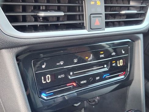 New 2025 Volkswagen Taos SE image 18