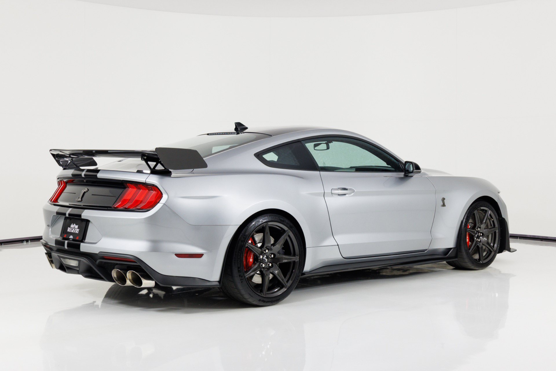 Used 2021 Ford Mustang Shelby GT500 w/ Carbon Fiber Track Pack RWD image 3