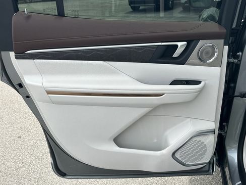 New 2026 Buick Enclave Avenir w/ Super Cruise Package FWD image 22