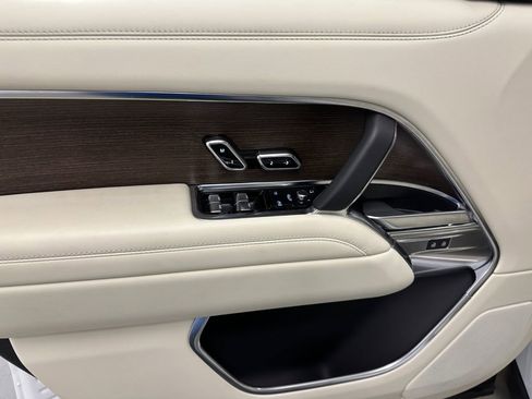 Used 2024 Land Rover Range Rover SE AWD/4WD image 17