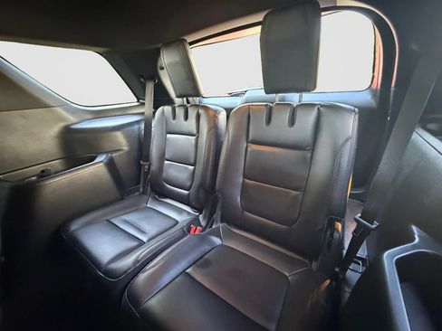 Used 2018 Ford Explorer XLT w/ Equipment Group 202A AWD/4WD image 16
