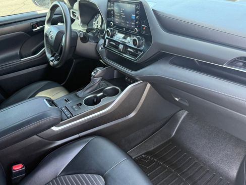 Used 2021 Toyota Highlander XSE image 11