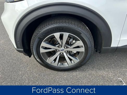 Used 2020 Ford Explorer Platinum w/ Premium Technology Package image 17