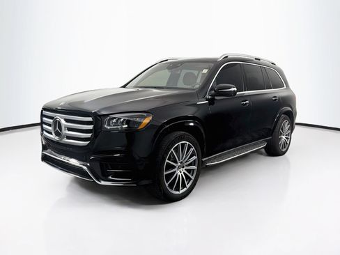 Used 2025 Mercedes-Benz GLS 450 4MATIC image 3