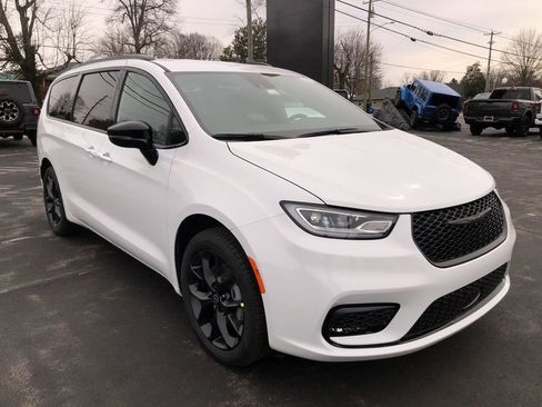 New 2026 Chrysler Pacifica Select image 15