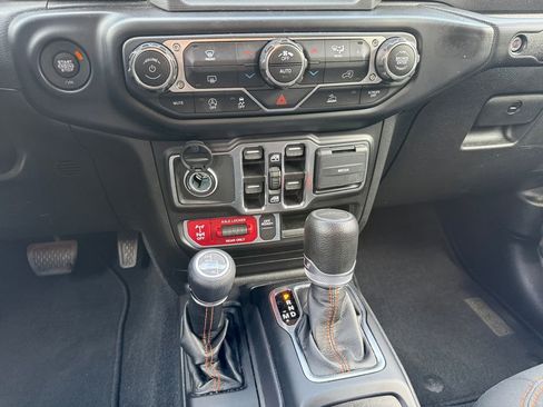 Certified 2022 Jeep Gladiator Mojave w/ LED Lighting Group image 11