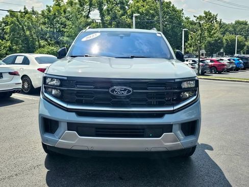 Used 2025 Ford Expedition Platinum w/ Driver's Package AWD/4WD image 3