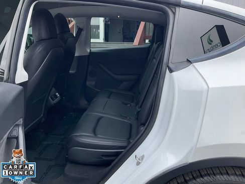 Used 2021 Tesla Model Y Long Range AWD/4WD image 25