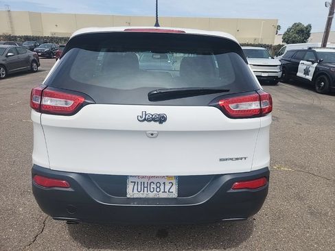 Used 2016 Jeep Cherokee Sport FWD image 11