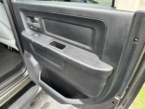Used 2015 RAM 1500 Express RWD image 40