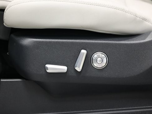Used 2025 Lincoln Navigator Reserve AWD/4WD image 15
