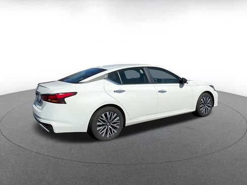 Used 2025 Nissan Altima 2.5 SV image 15