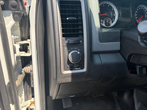 Used 2014 RAM 2500 ST AWD/4WD image 19