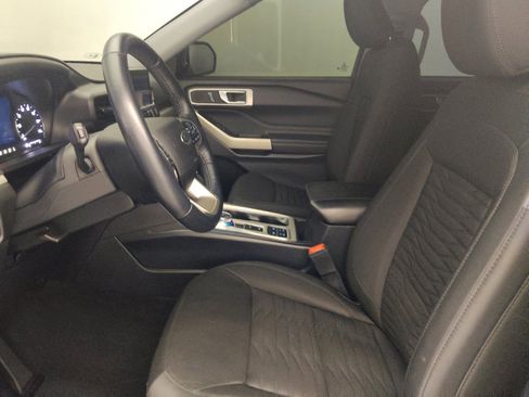 Used 2021 Ford Explorer XLT RWD image 17