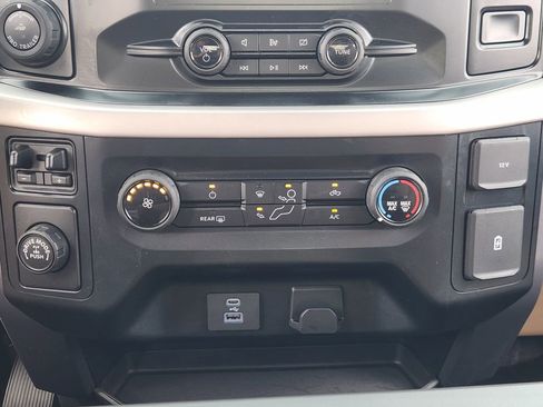 Used 2022 Ford F150 XLT w/ Trailer Tow Package RWD image 19
