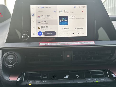 Used 2025 Toyota Prius Plug-In Hybrid image 28