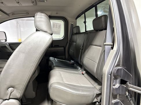 Used 2005 Nissan Titan LE w/ (T01) Tow Pkg image 21