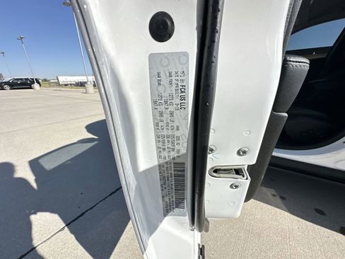 Used 2019 Jeep Cherokee Limited FWD image 33