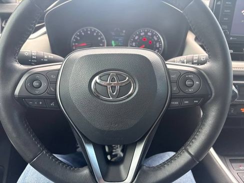 Used 2020 Toyota RAV4 XLE Premium FWD image 11