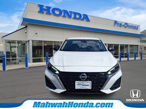Used 2025 Nissan Altima 2.5 SV image 2