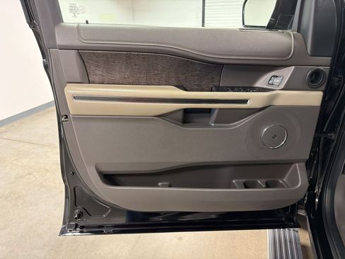 Used 2018 Ford Expedition Max Limited RWD image 26