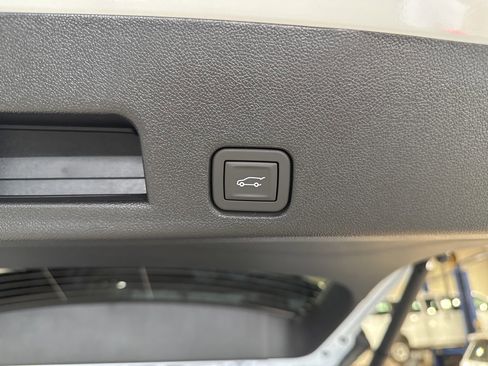 New 2026 GMC Acadia AT4 w/ LPO, Floor Liner Package image 15