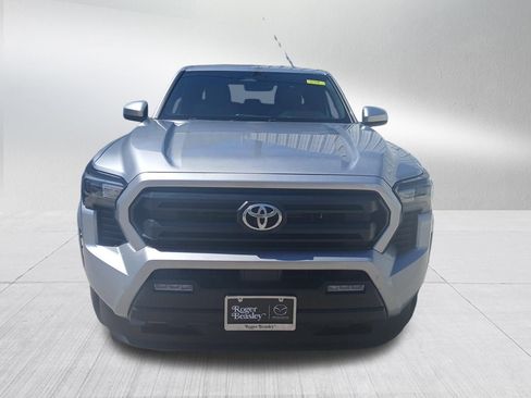 Used 2025 Toyota Tacoma SR5 AWD/4WD image 3