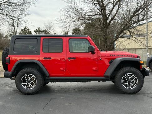 Used 2019 Jeep Wrangler Unlimited Rubicon w/ Uconnect 4C Nav & Sound Group image 2