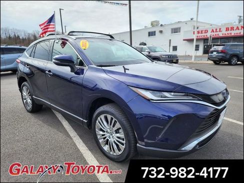 Used 2023 Toyota Venza XLE image 1