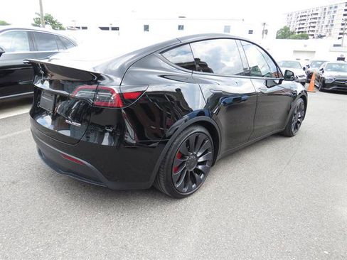 Used 2024 Tesla Model Y Performance AWD/4WD image 4